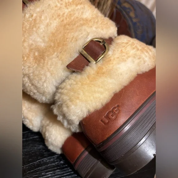 UGG Australia Lilyan Mahogany Waterproof Leather boots - Like New - Picture 10 of 13